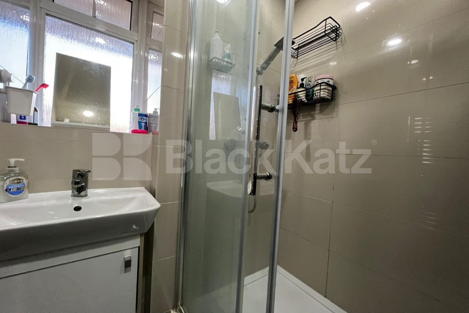 Recently redecorated throughout, wooden floors, white walls & superbly located Browning Street , Elephant and Castle SE17